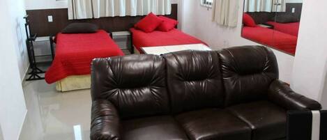 1 Schlafzimmer, Schreibtisch