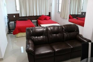 1 Schlafzimmer, Schreibtisch