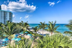 On the beach - Beachfront Condo w/ Pool Access in Hollywood! (Hollywood)