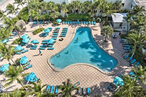 Pool - Beachfront Condo w/ Pool Access in Hollywood! (Hollywood)