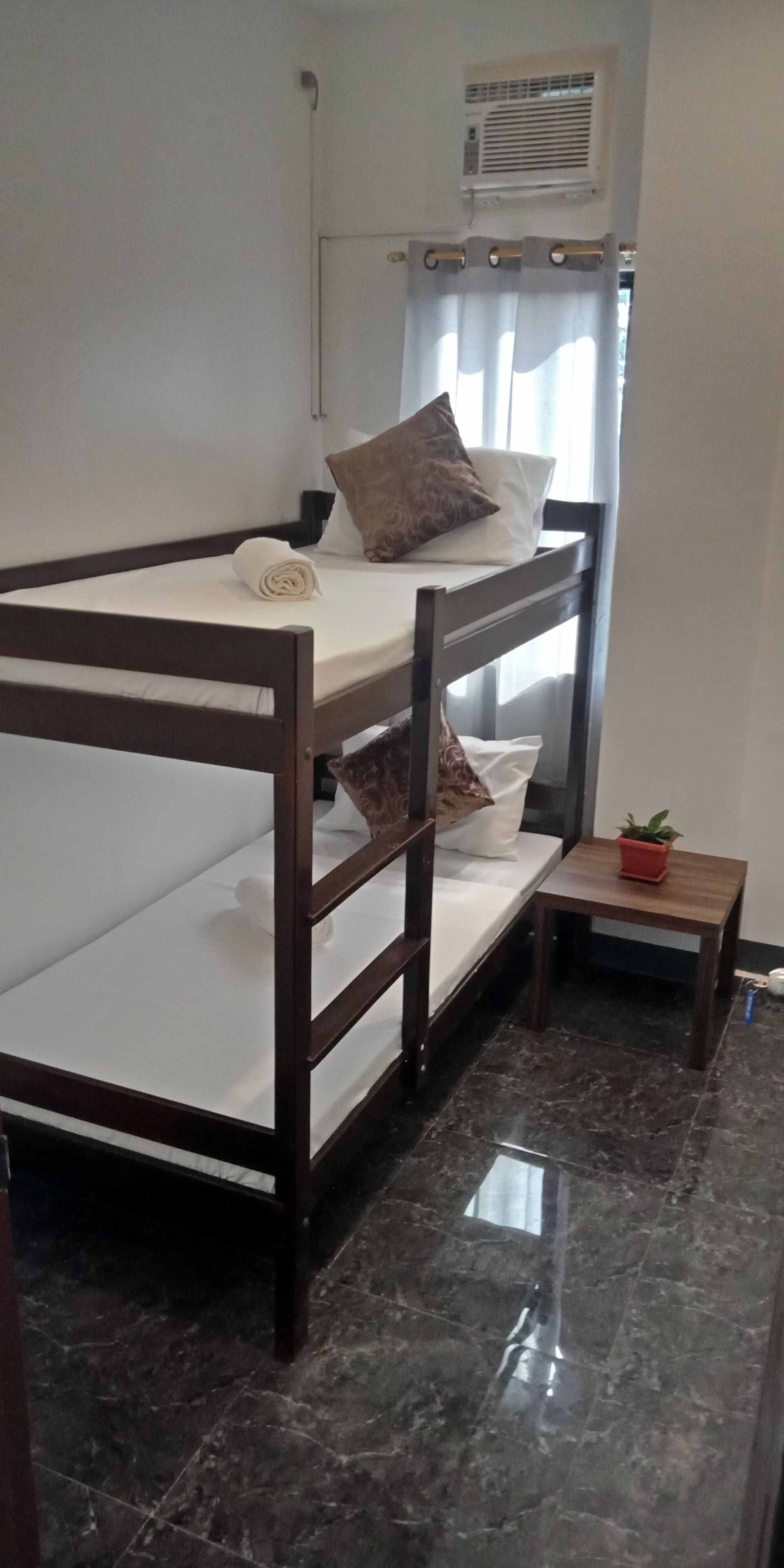 Individually decorated, free WiFi, bed sheets