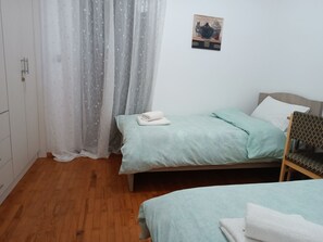 2 bedrooms, desk, iron/ironing board, free WiFi