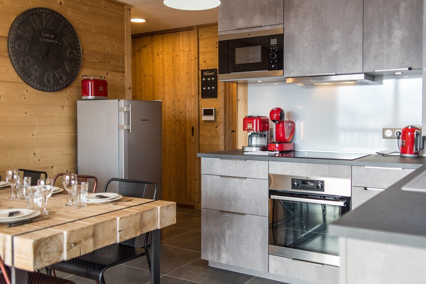 Fridge, oven, dishwasher, cookware/dishes/utensils