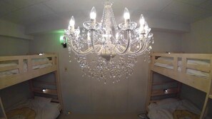 A room with bunk beds and a chandelier. - Setouchi Triennale Hotel - Hostel (Takamatsu)