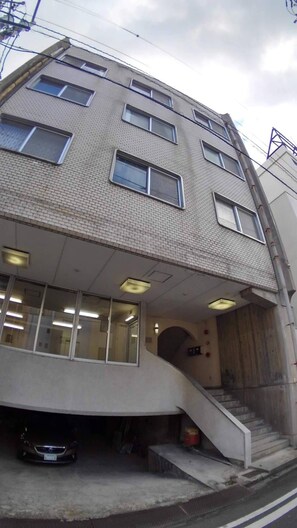 Front of property - Setouchi Triennale Hotel - Hostel (Takamatsu)