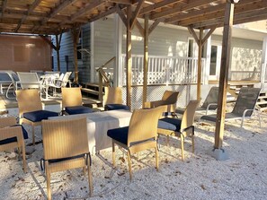 Outdoor dining - Big Family Home in Key Largo: Remote Workers’ Dream and Pet Friendly  (Key Largo)