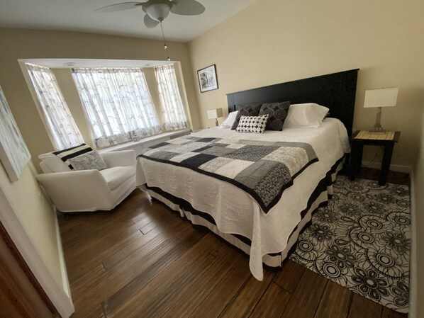 7 chambres, coffre-fort, bureau, fer et planche à repasser