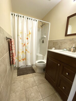 Badkar, hårtork, bidé och handdukar