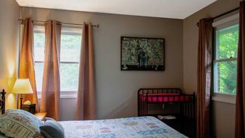 10 chambres, fer et planche à repasser, lit de bébé portatif