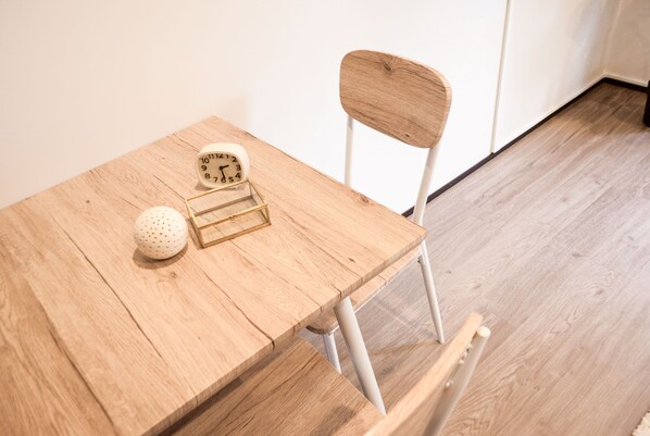 1 habitación, escritorio, tabla de planchar con plancha y wifi gratis 