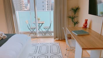 Standard Apartment | In-room dining