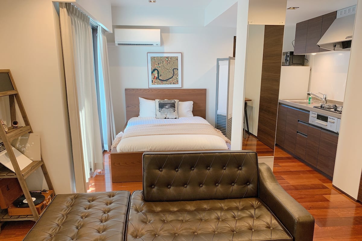 1 habitación, escritorio, tabla de planchar con plancha y wifi gratis