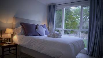 2 bedrooms, iron/ironing board, bed sheets