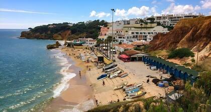 Modern and couzi, in quiet area, 2 Bed / bath, 10m from Olhos Agua e Falesia