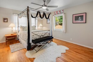 4 bedrooms, iron/ironing board, free WiFi, bed sheets - The Meadow - downtown Murphys (Murphys)