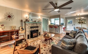 TV, fireplace, books, stereo