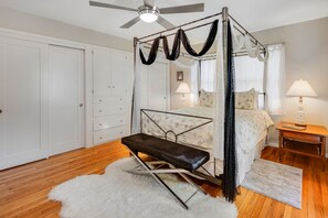 4 bedrooms, iron/ironing board, free WiFi, bed sheets