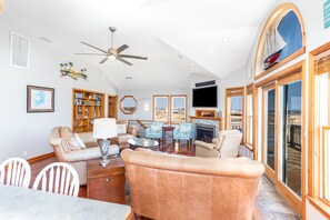Smart TV, DVD player, books - Lightly Salted OBX, Beach front Luxury, Wild Horses, Pool, Hot Tub, 4x4 Beach (Corolla)