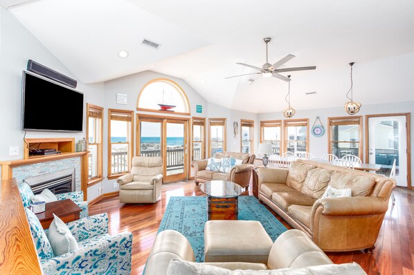 Smart TV, DVD player, books - Lightly Salted OBX, Beach front Luxury, Wild Horses, Pool, Hot Tub, 4x4 Beach (Corolla)