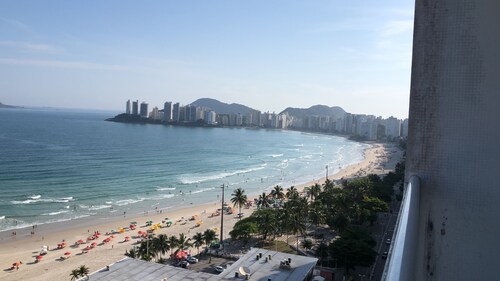 HIGH STANDARD APARTMENT FACING THE SEA