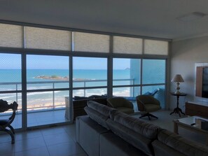 TV - HIGH STANDARD APARTMENT FACING THE SEA (Centro)