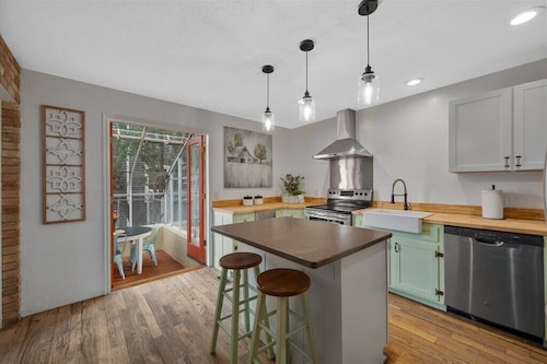 Unique Home Perfect for Gathering. Pets welcome!