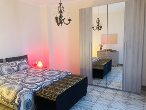 1 sovrum, arbetsyta för laptop, wi-fi och sängkläder