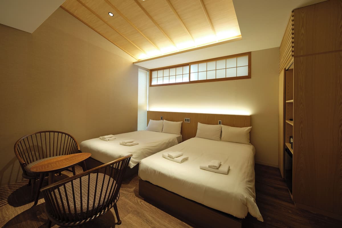 Quarto duplo | Roupas de cama antialérgicas, camas Select Comfort, cofres nos quartos