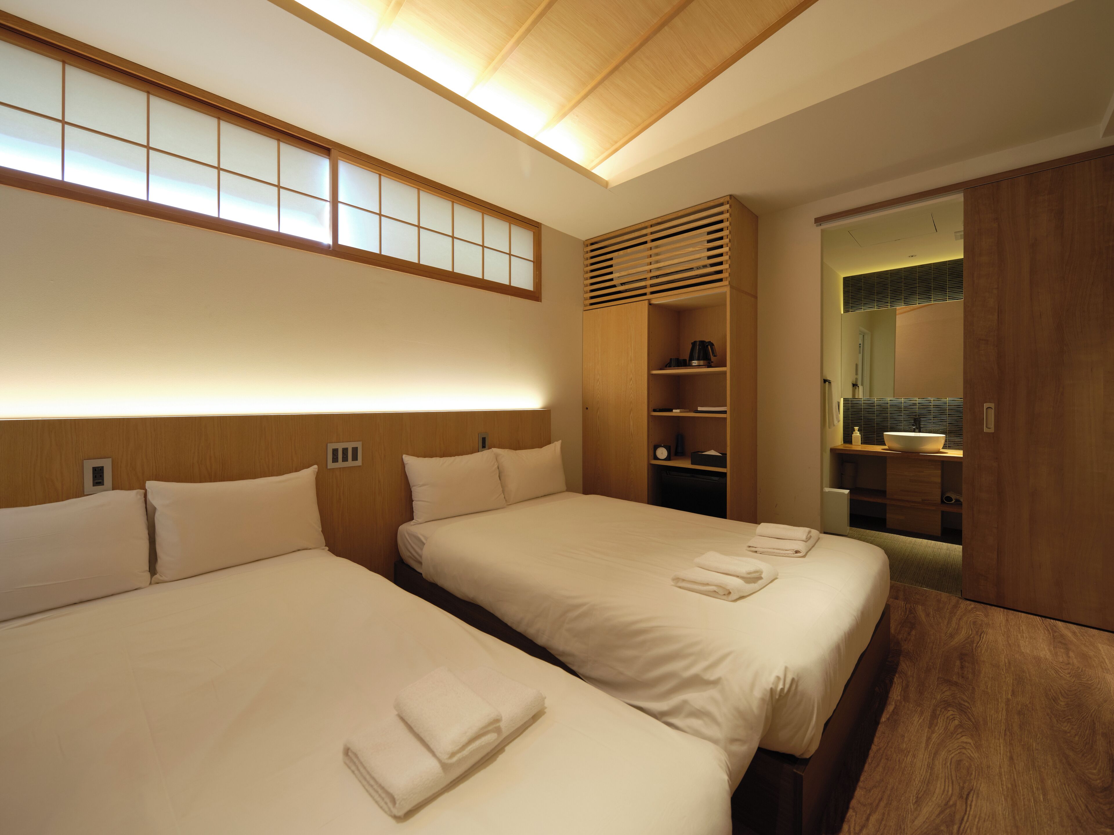 Twin Room | Hypo-allergenic bedding, Select Comfort beds, in-room safe