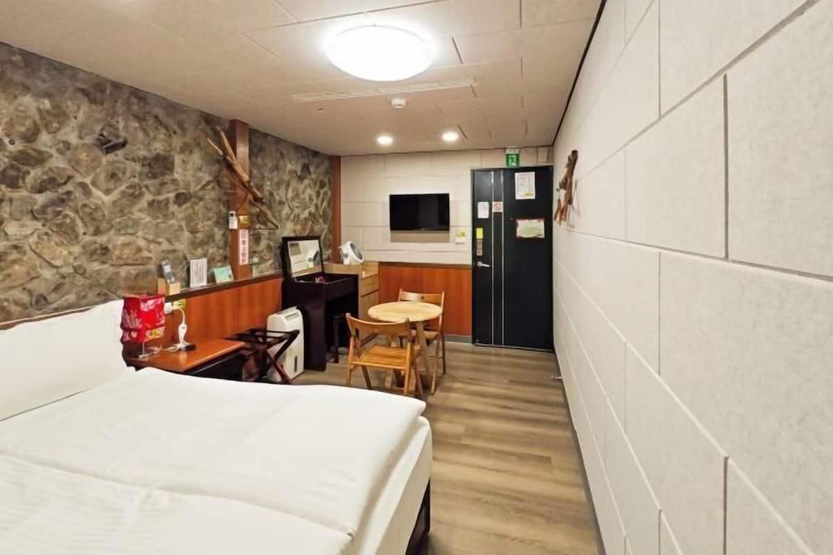Desk, laptop workspace, free WiFi, bed sheets