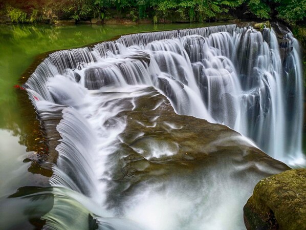 A waterfall cascading over a series of rocky ledges. - Qu Hi Home Stay (New Taipei City)