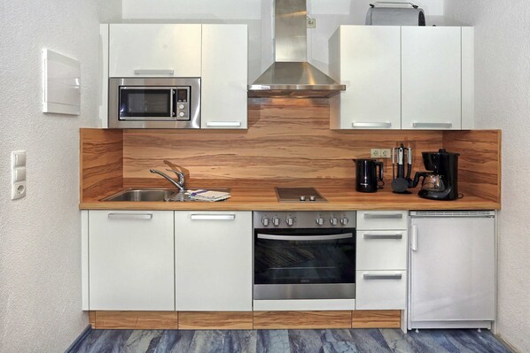Fridge, microwave, oven, dishwasher