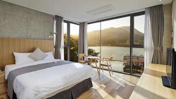 Standard Double Room, 1 Queen Bed, Lake View | Free WiFi, bed sheets