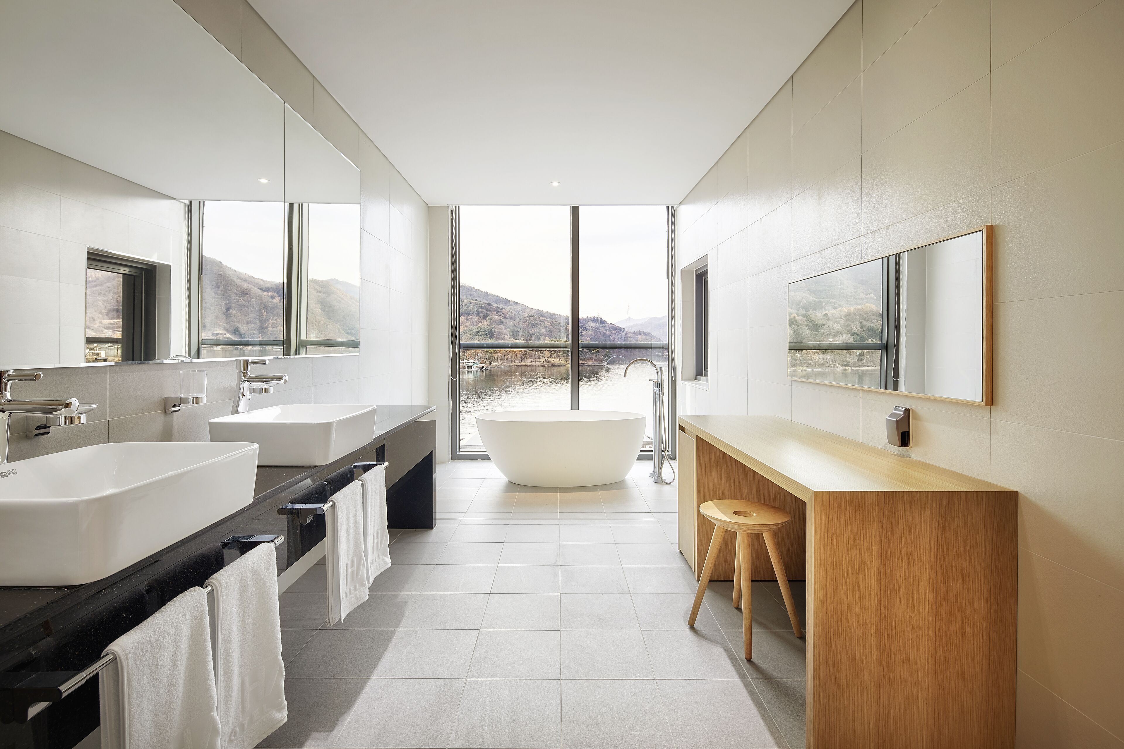 separate bathtub and shower, deep-soaking bathtub, rainfall showerhead