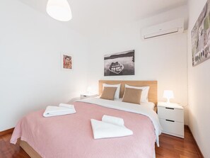 2 bedrooms, iron/ironing board, Internet, bed sheets