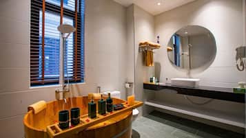 Red Phoenix | Jetted bathtub