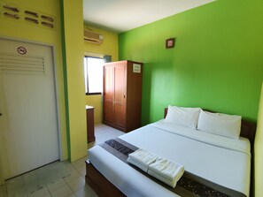 Standard Double Room | Desk, free WiFi, bed sheets - Samran Residence (Krabi)