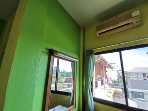 Desk, free WiFi, bed sheets - Samran Residence (Krabi)