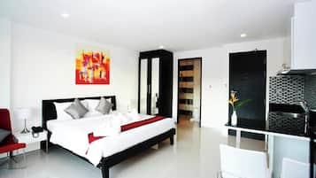 In-room safe, desk, iron/ironing board, bed sheets