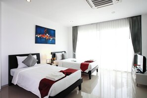 In-room safe, desk, iron/ironing board, bed sheets - One World One Home Naiharn Hotel (Rawai)