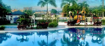 3 Bedroom Apartment with Resort like Pool