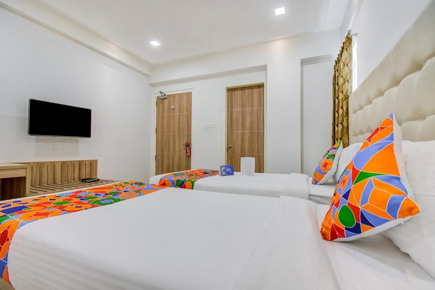 deluxe double room | 1 bedroom, individually furnished, desk, iron/ironing board