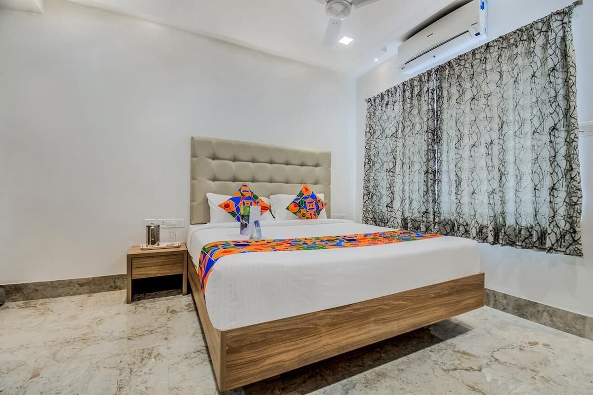 deluxe double room | 1 bedroom, individually furnished, desk, iron/ironing board