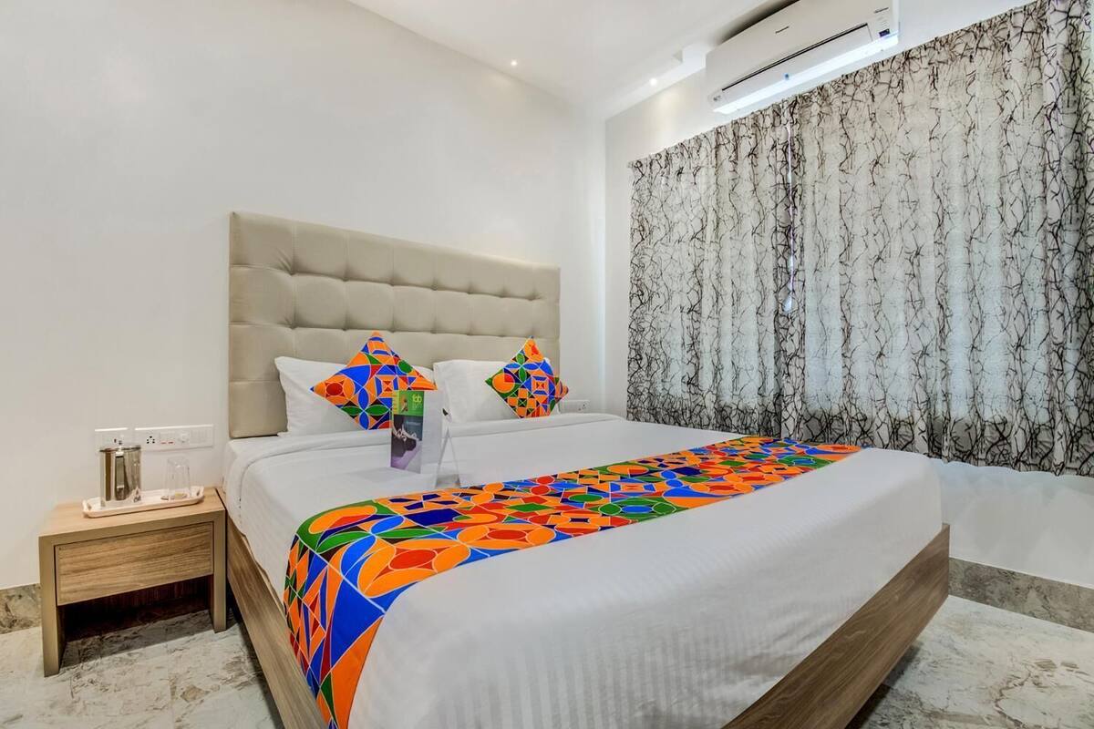 Premium Room | Desk, iron/ironing board (on request), WiFi (free)