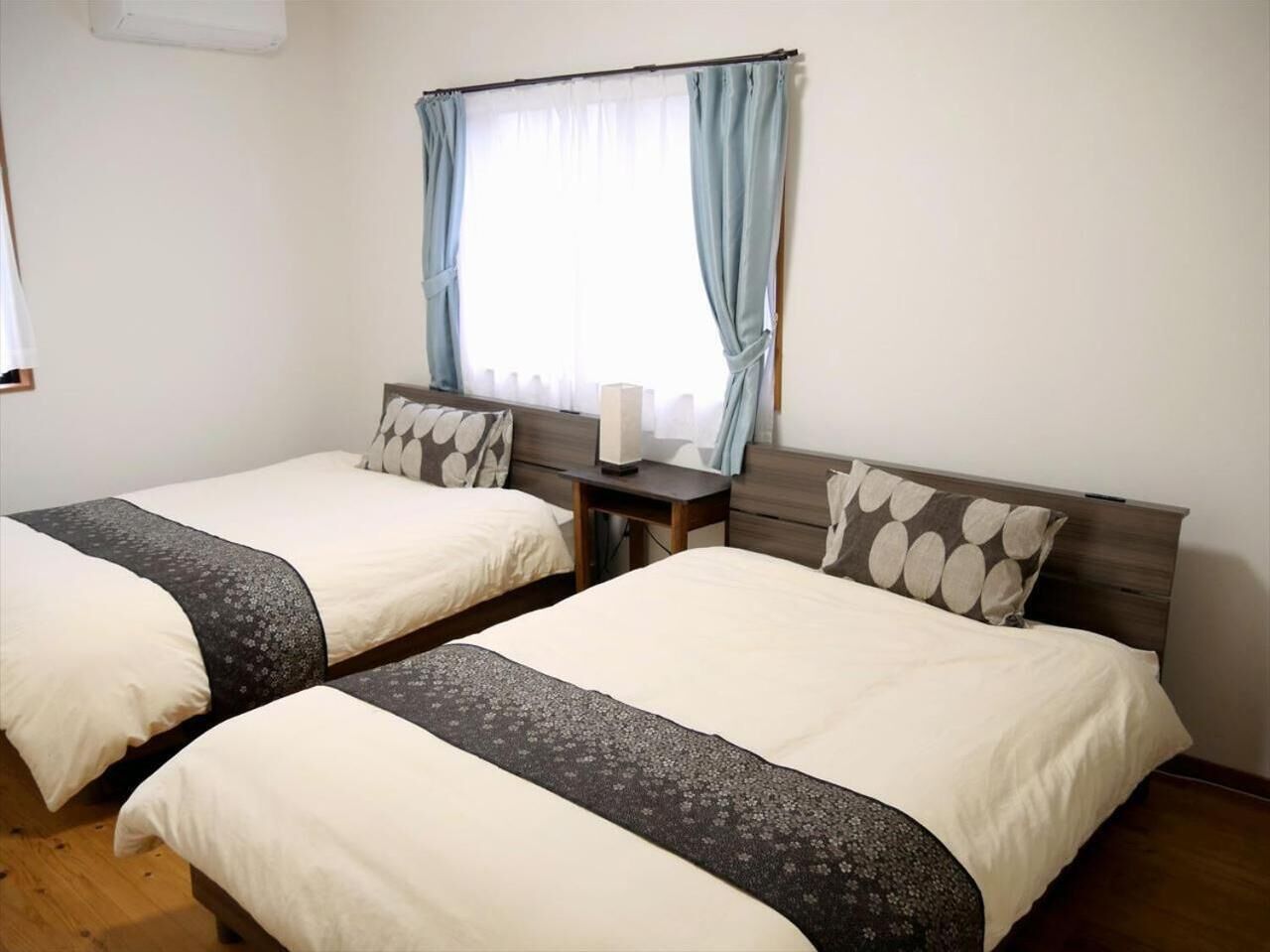 책상, 무료 WiFi, 침대 시트