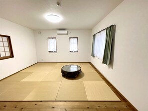 Schreibtisch, kostenloses WLAN, Bettwäsche