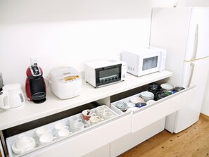Private Vacation Home | Private kitchen | Full-sized fridge, microwave, stovetop, electric kettle