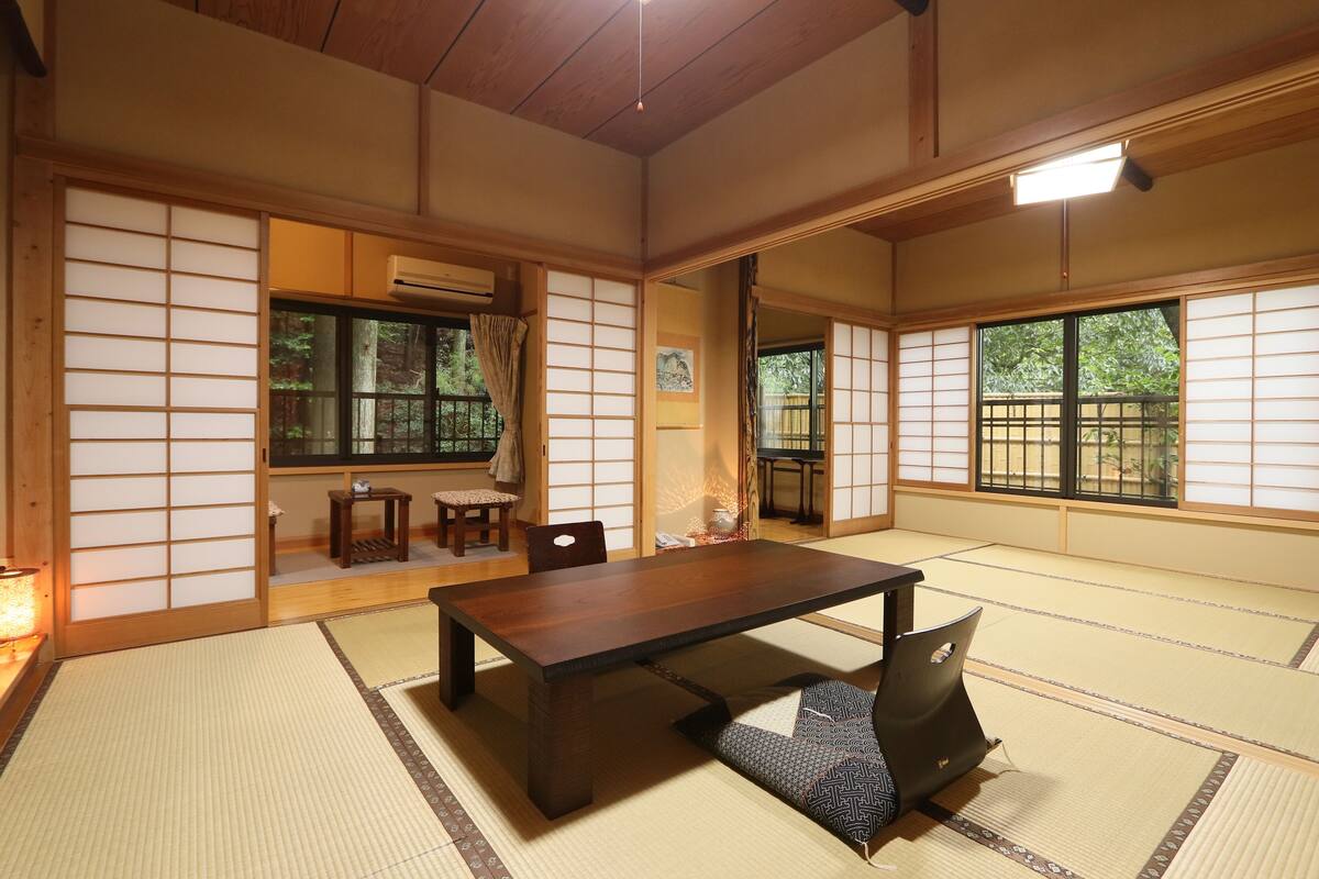 Traditional-Zimmer (Japanese Style, for 6 People)