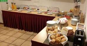 Daily continental breakfast (EUR 9 per person) - Hotel Bergische Schweiz (Velbert)
