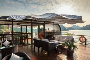 Bar (on property) - Orchid Premium Cruises (Hai Phong)